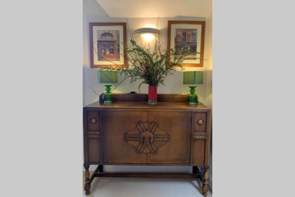Spacious Town-Centre Apartment With Stunning Views Great Malvern Kültér fotó