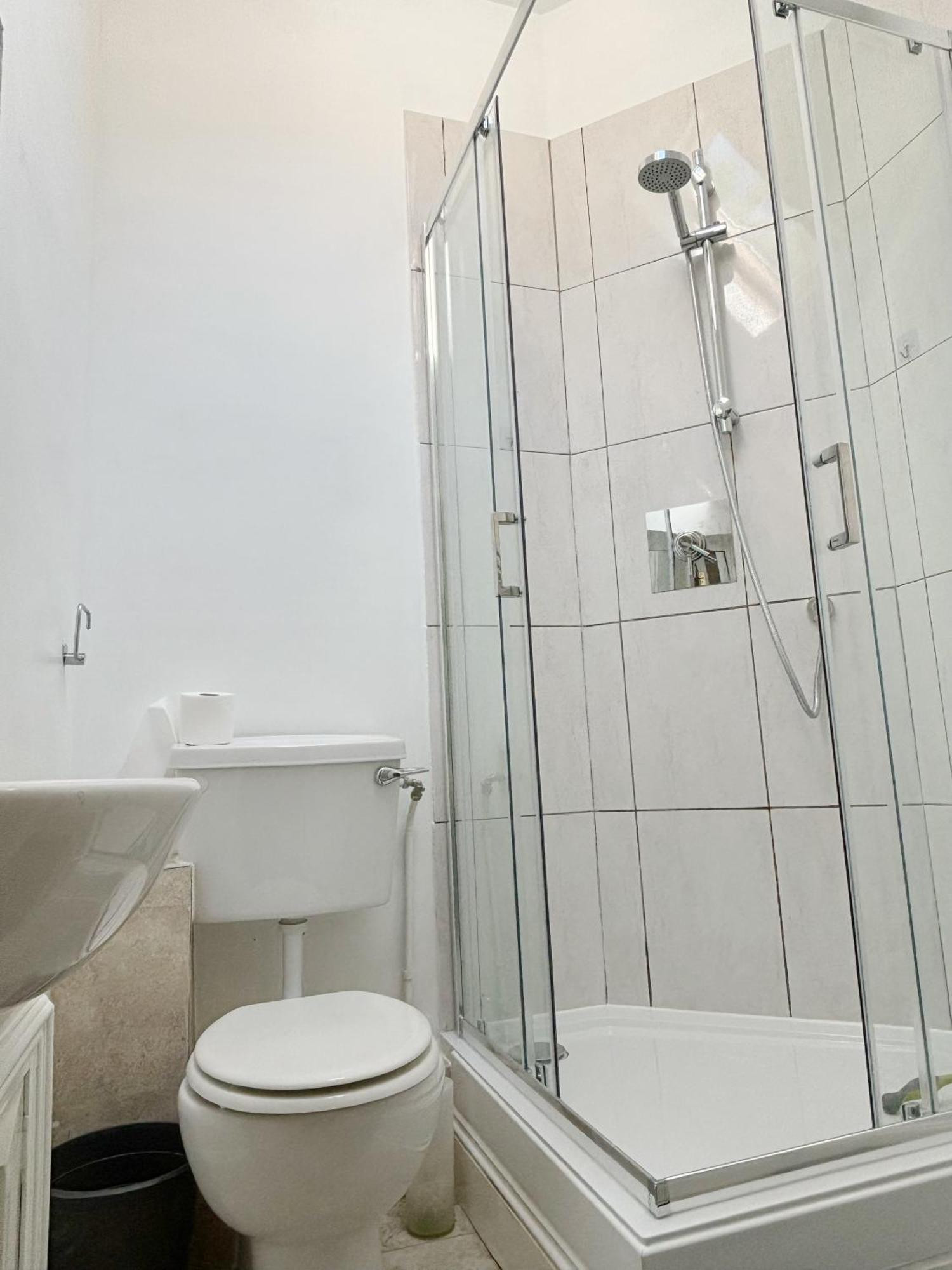 Spacious Town-Centre Apartment With Stunning Views Great Malvern Kültér fotó
