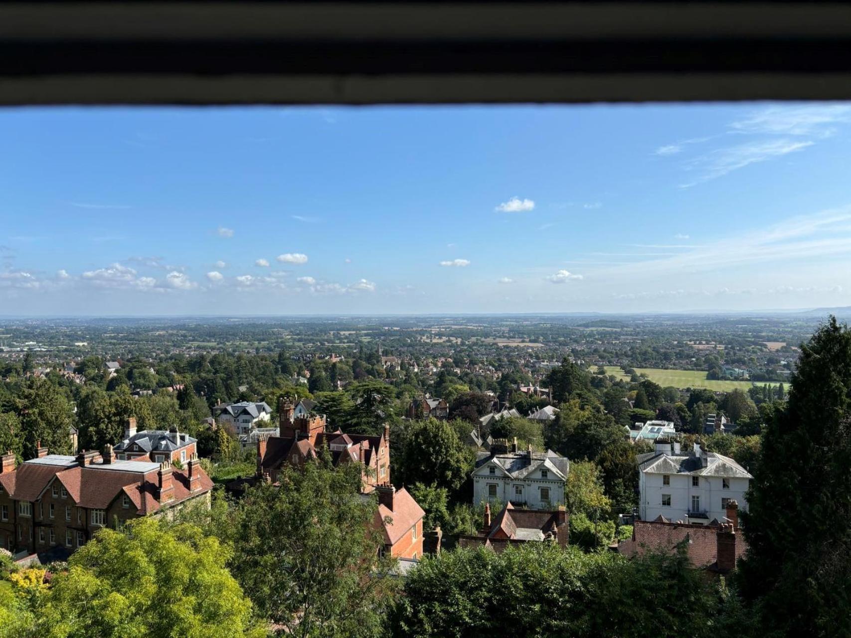 Spacious Town-Centre Apartment With Stunning Views Great Malvern Kültér fotó